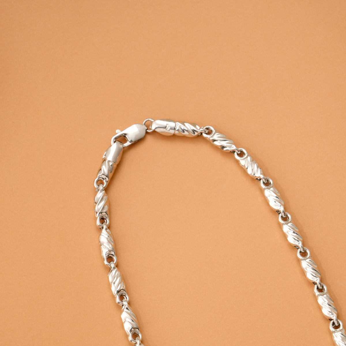 Sleek Silver Stride Men’s Chain