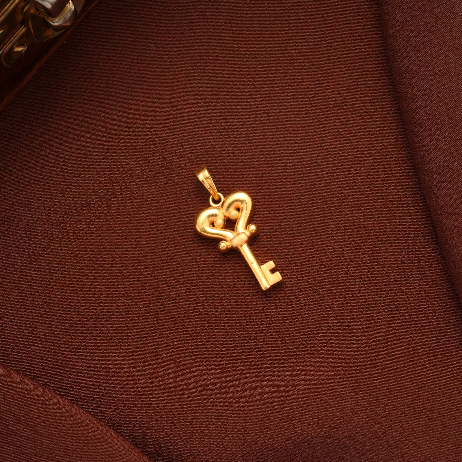 Romantic Gold Charm Heart Key Pendant