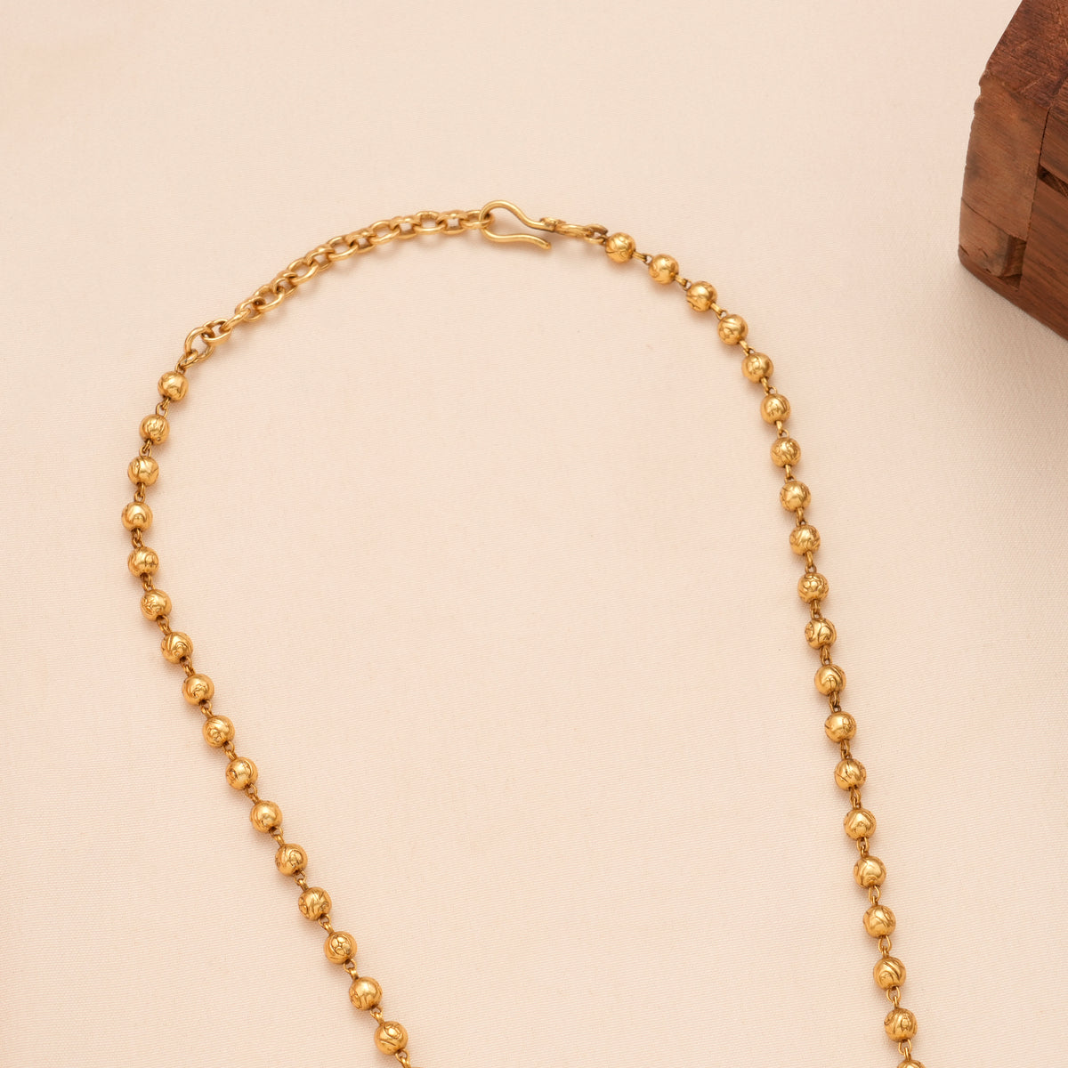Blossom Floral Antique Pendant Golden Necklace Set