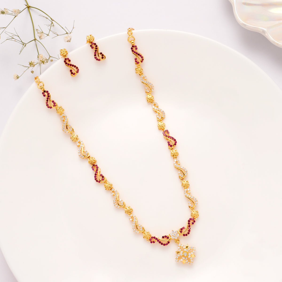 Ruby Floral Pattern Golden Necklace Set