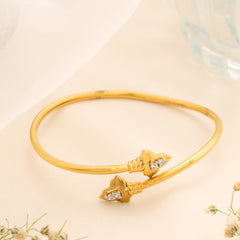 Sleek Star Edge Design Gold Kada