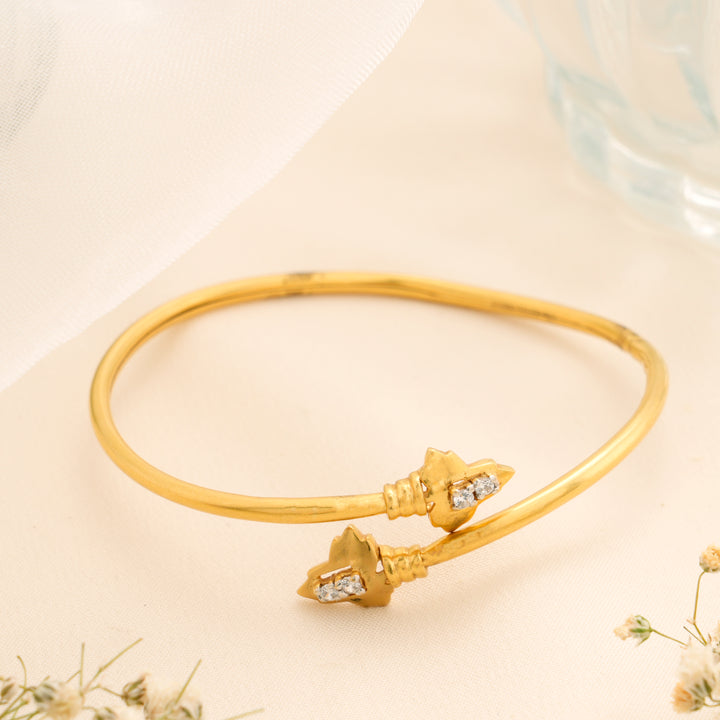 Sleek Star Edge Design Gold Kada