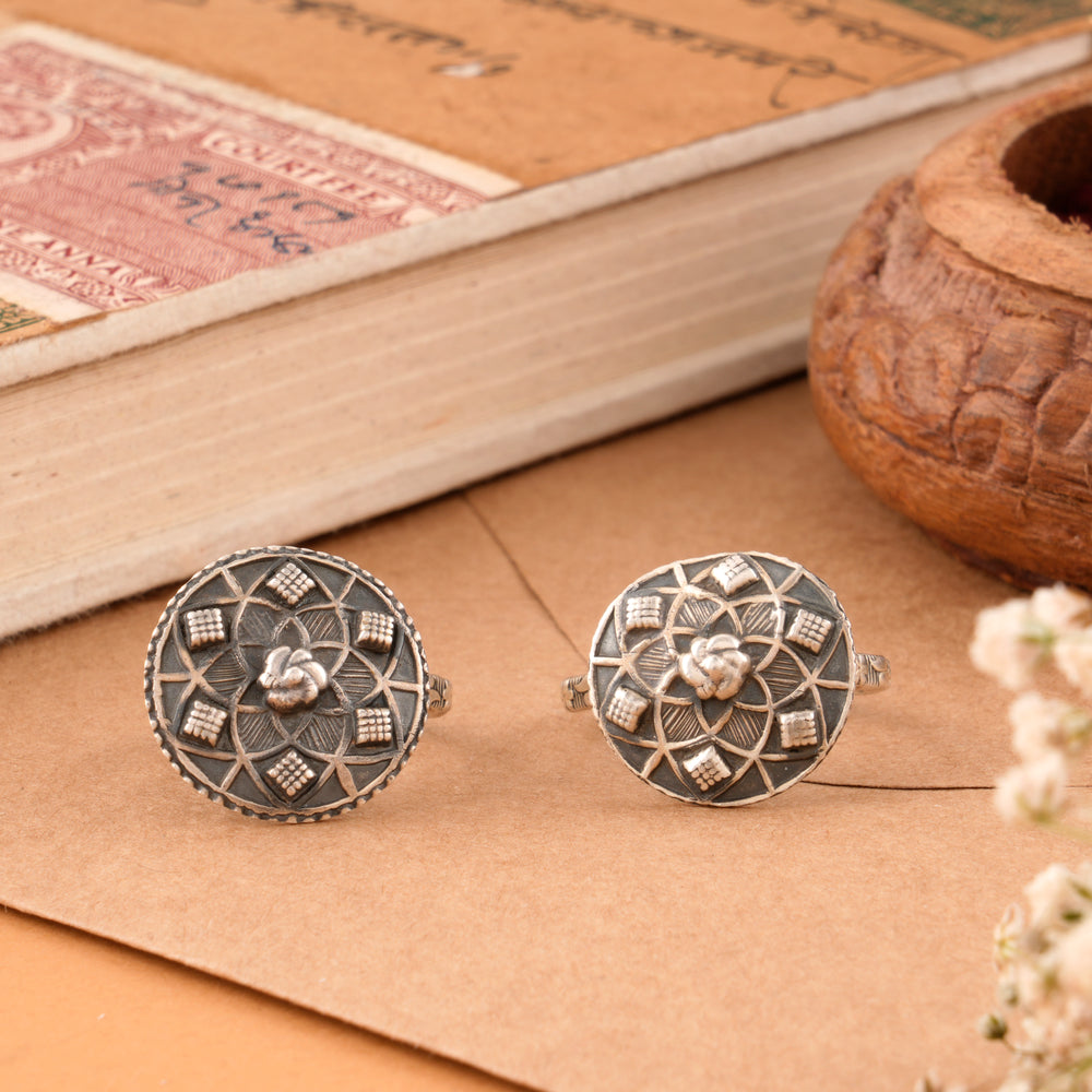 Antique Silver Blooming Flower Toe Ring