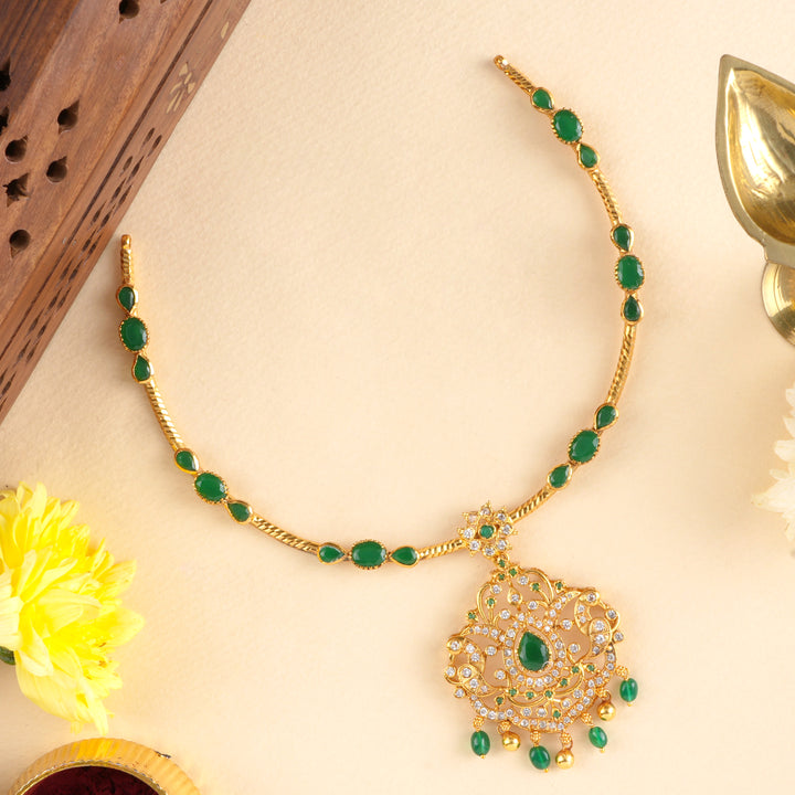 Elegant Floral Design Emerald Pendant Attigai