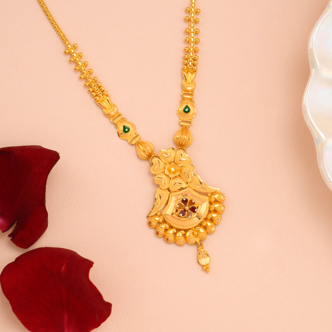 Elegant Floral Designed Gold Necklace