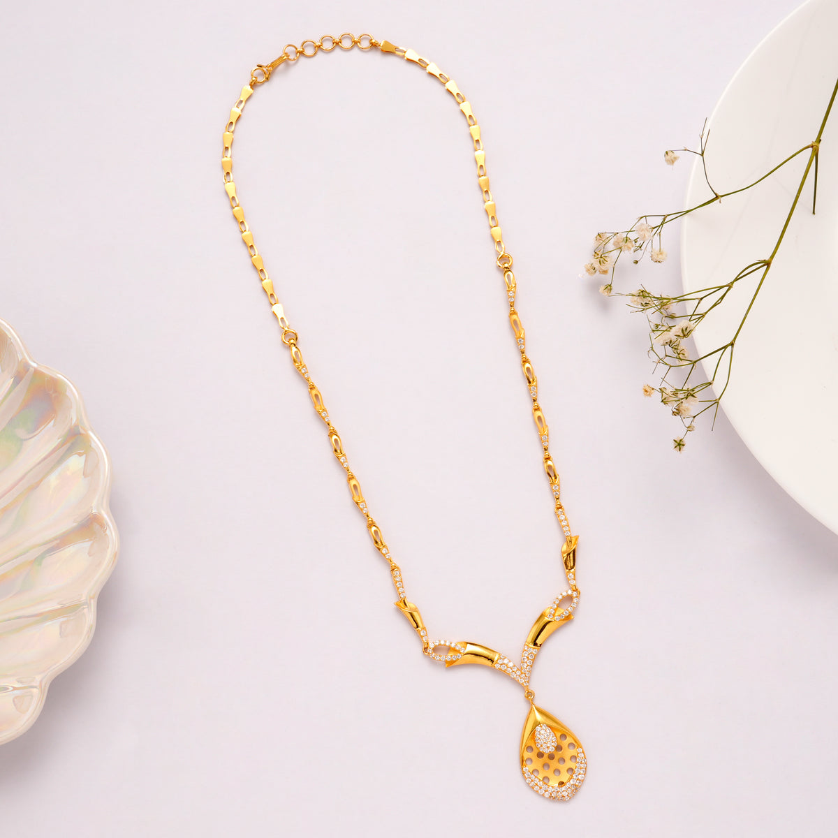 Classic Leaf Shape Golden Necklace Set