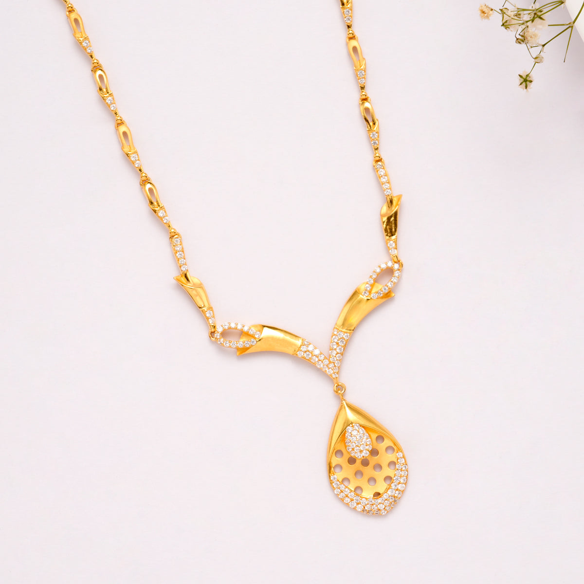 Classic Leaf Shape Golden Necklace Set