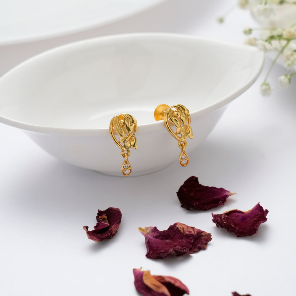 Elegant Paisley Design Drop Earring