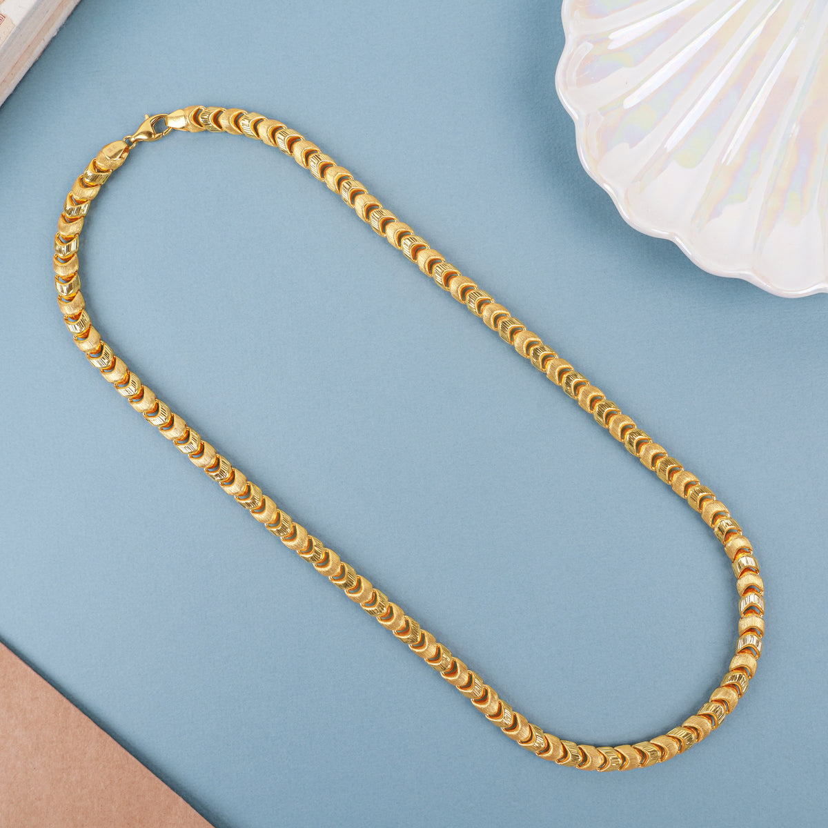 Modern Bold Gold Interlocking Link Chain