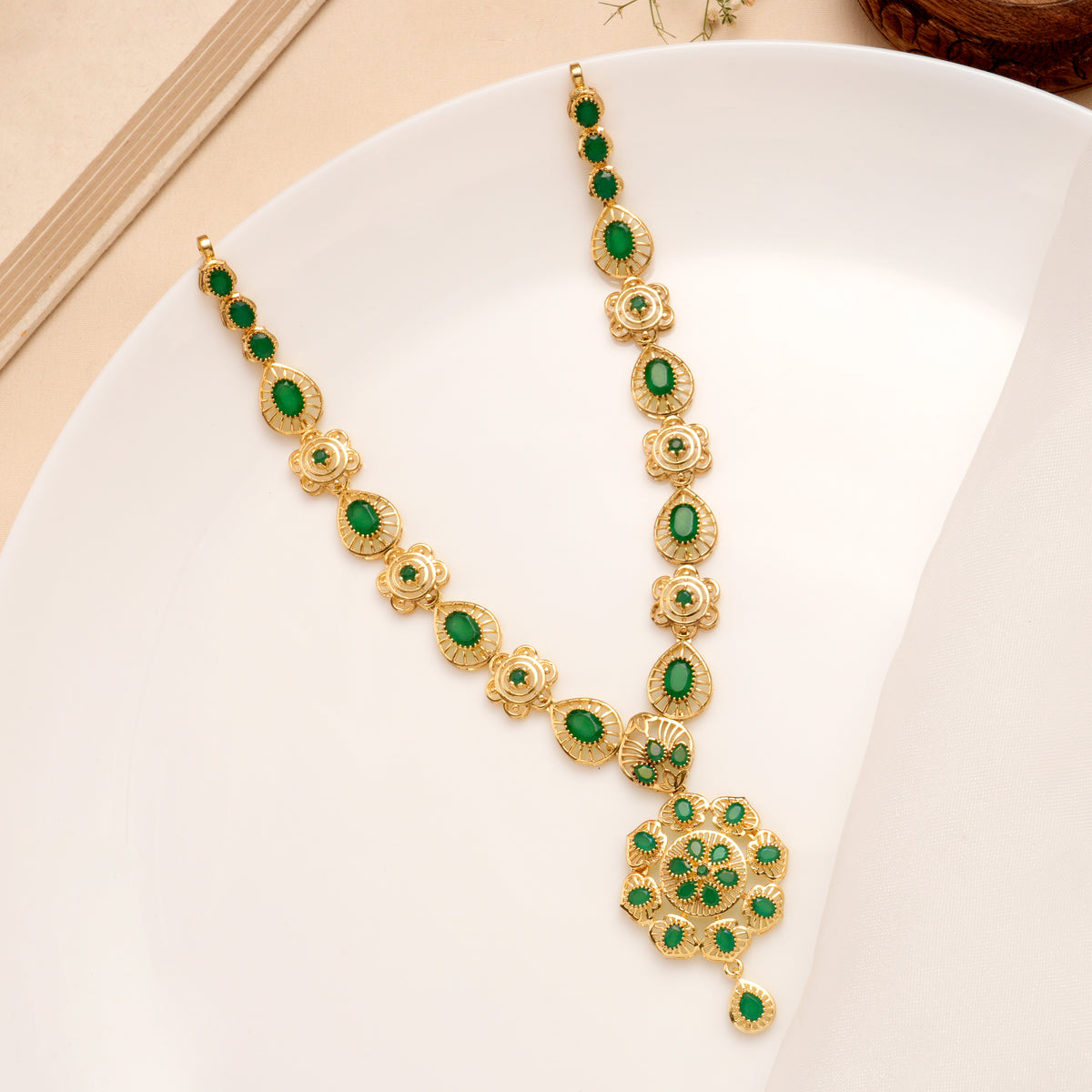 Emerald Royal Medallion Necklace Set