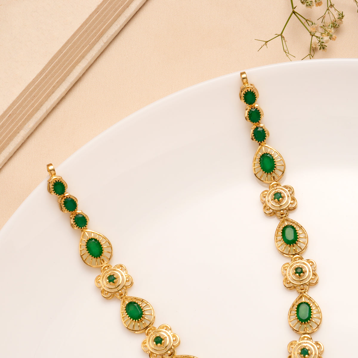 Emerald Royal Medallion Necklace Set