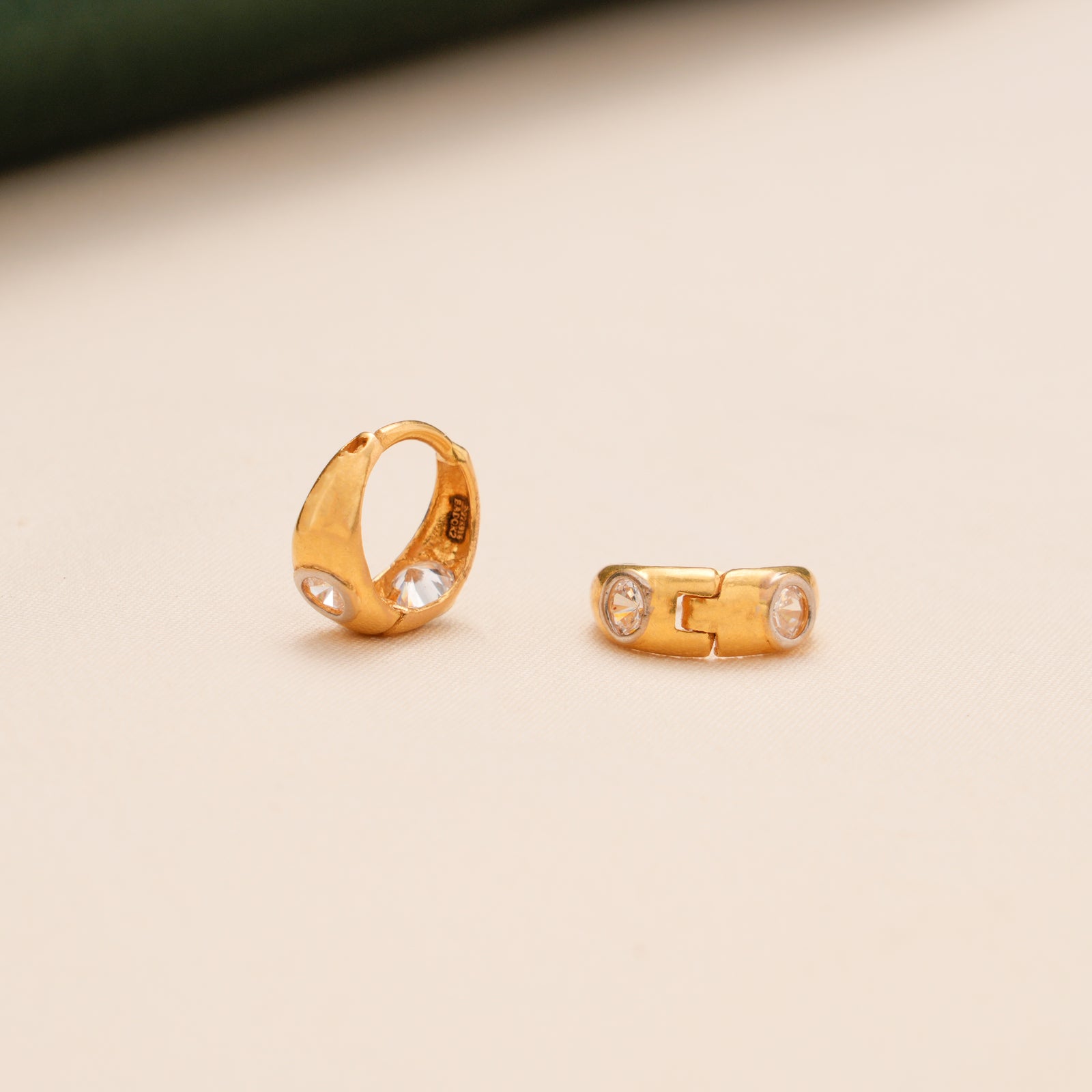 Link Stone Gold Huggie Earrings
