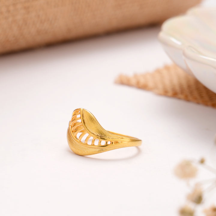 Stunning Open Leaf Golden Ring