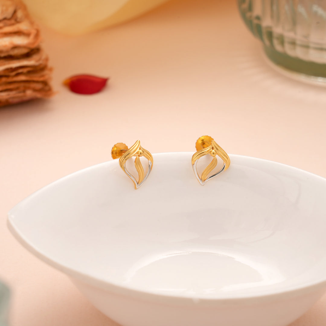 Classic Leafy Pattern Gold Stud