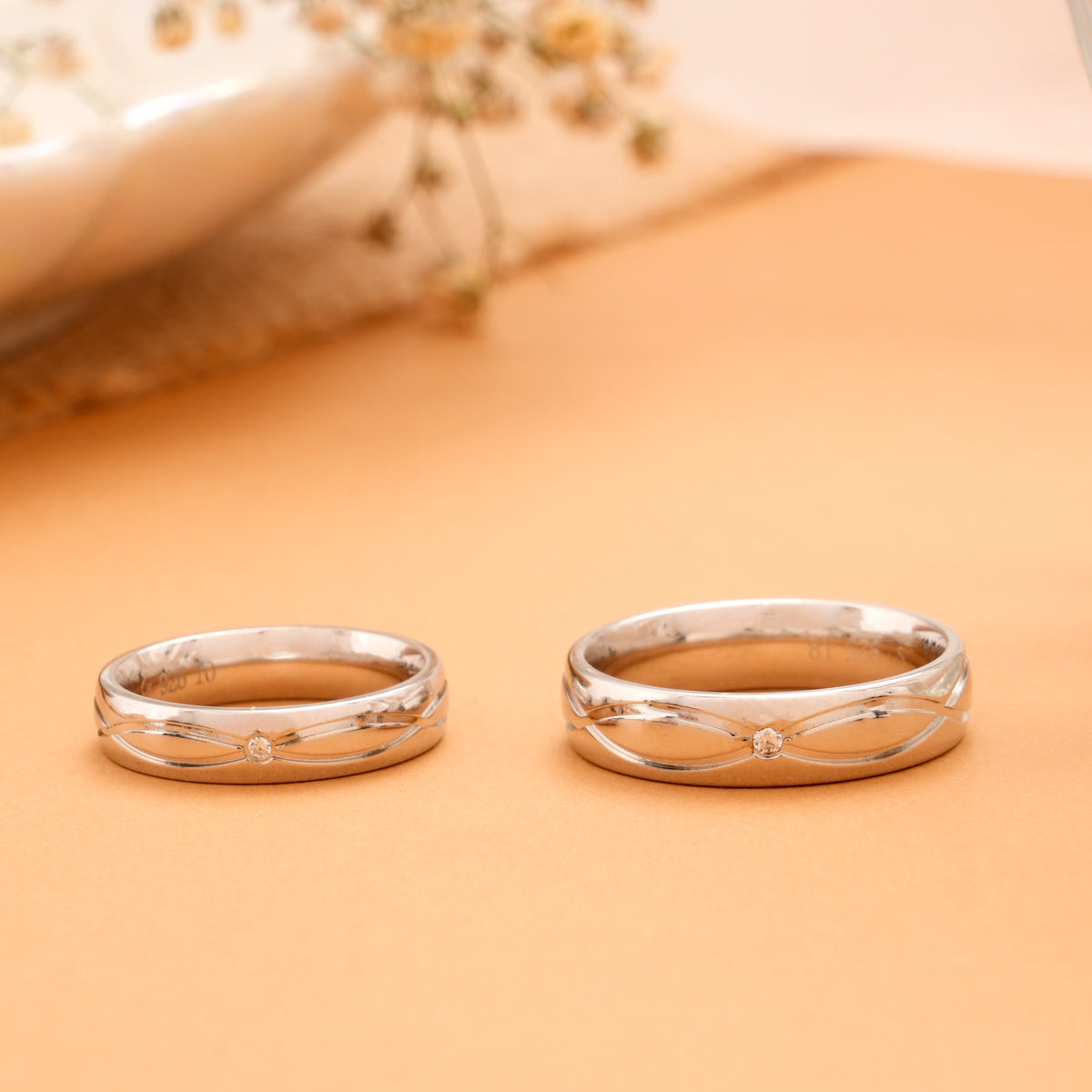 Single Stone and Inner Wave Silver Couple Ring
