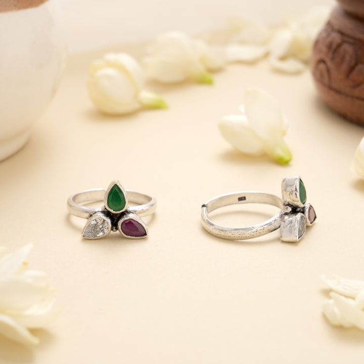 Antique Tri Leaf Stone Silver Toe Ring