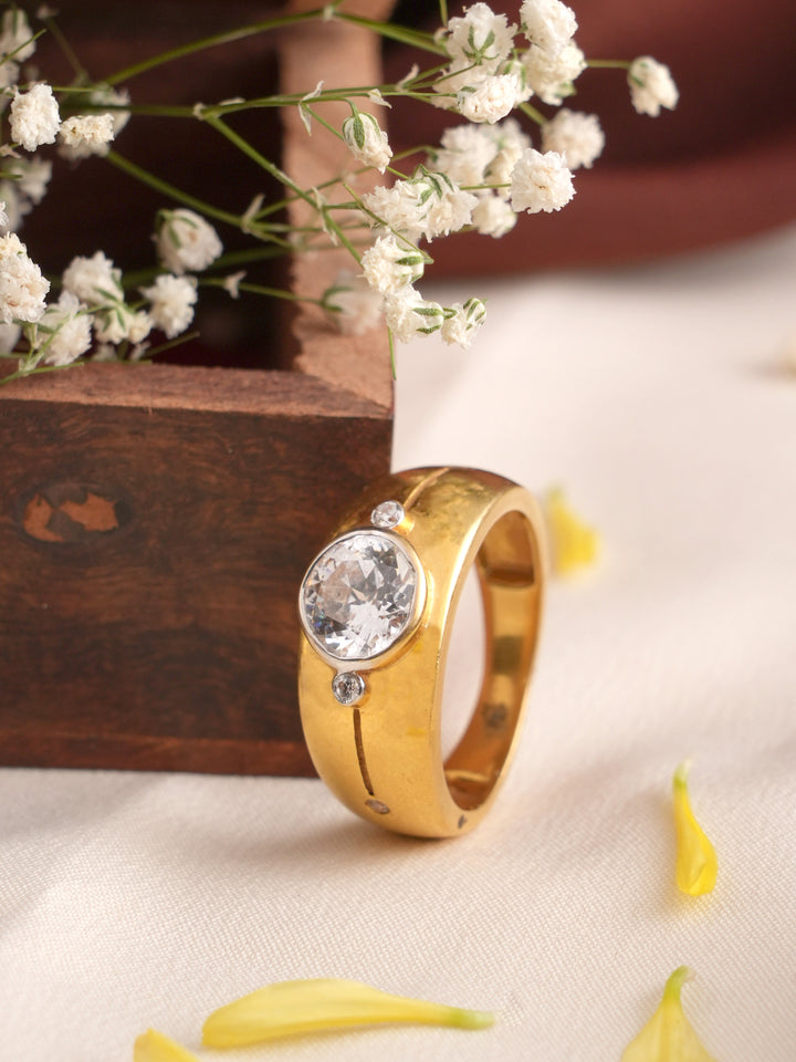 Half-Bezel with Round Stone Gold Ring for Men