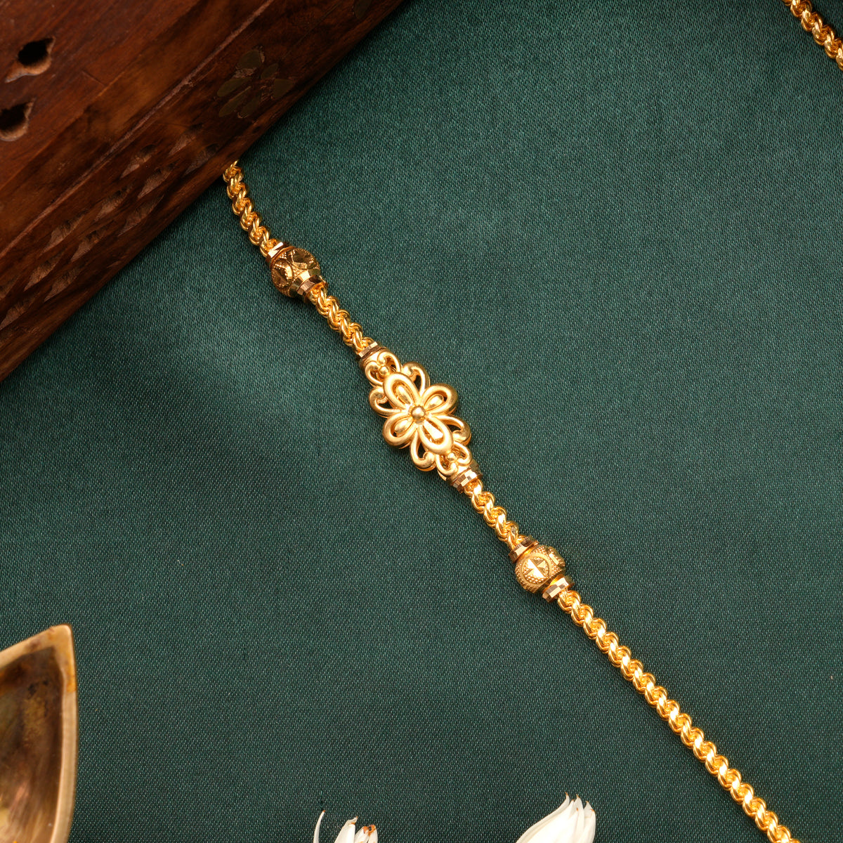 Elegant Floral Design Gold Mugappu Chain