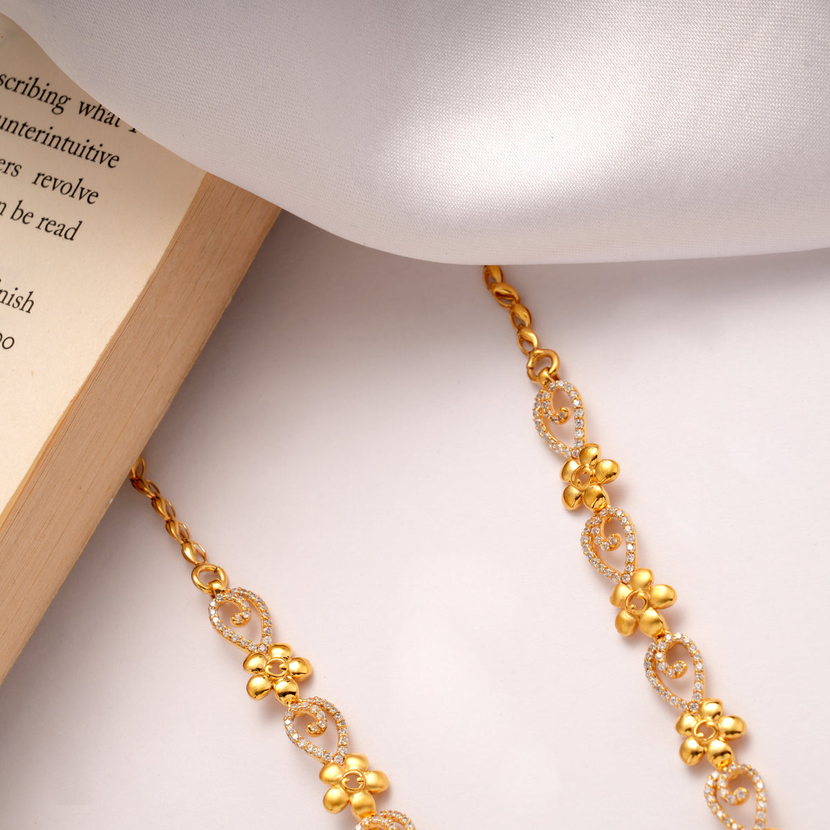 Blooming Floral Leaf Design Gold Plated Necklace Set