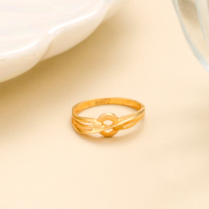 Elegant Minimal Twist Gold Ring