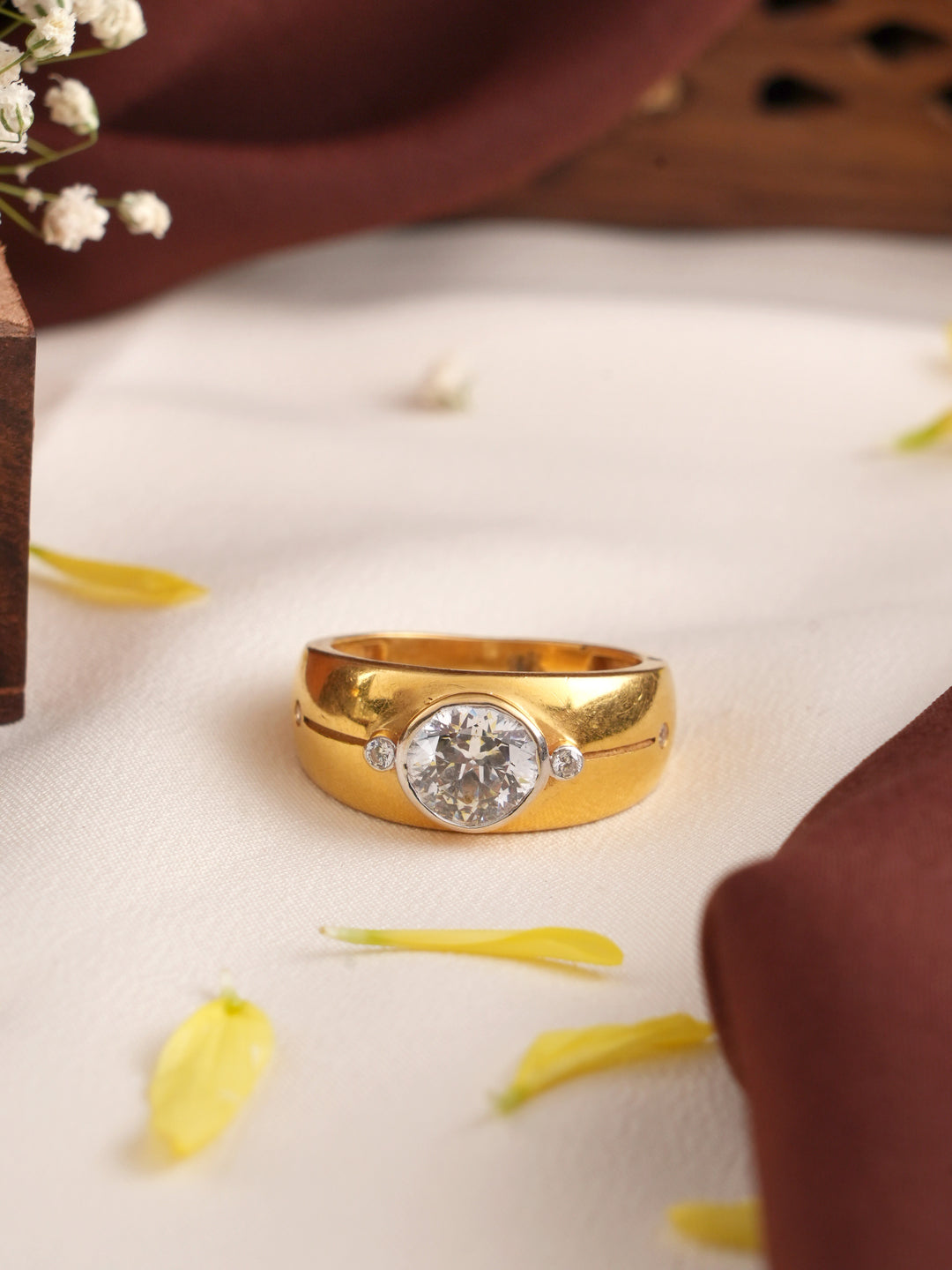 Half-Bezel with Round Stone Gold Ring for Men