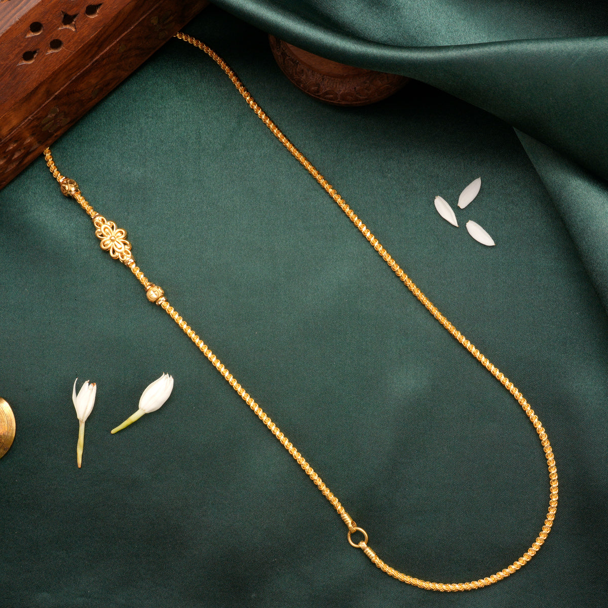 Elegant Floral Design Gold Mugappu Chain