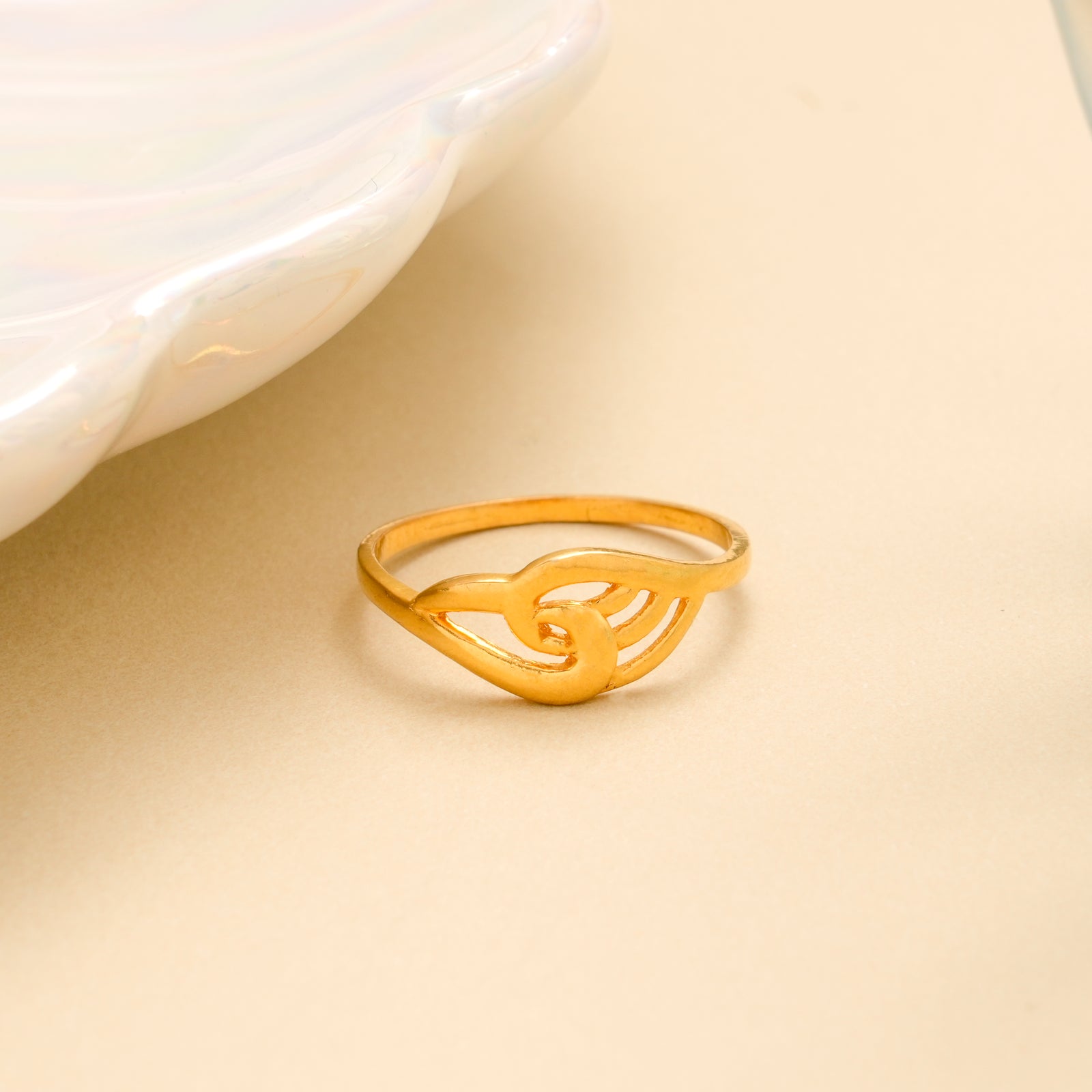 Minimal Swirl Design Gold Ring