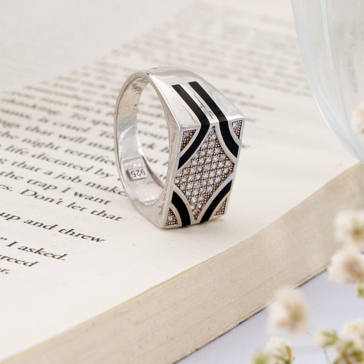 Deris Round Cut Silver Ring