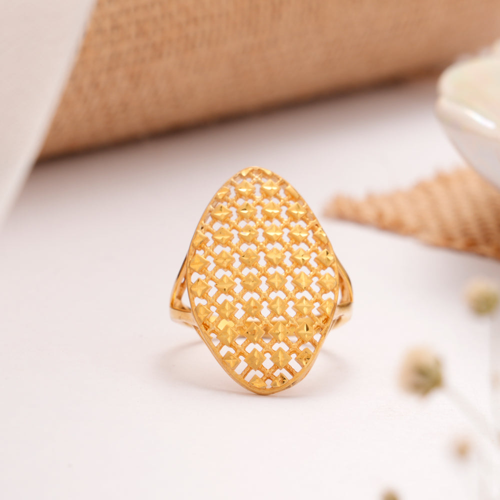 Elegant Mesh Pattern Golden Ring