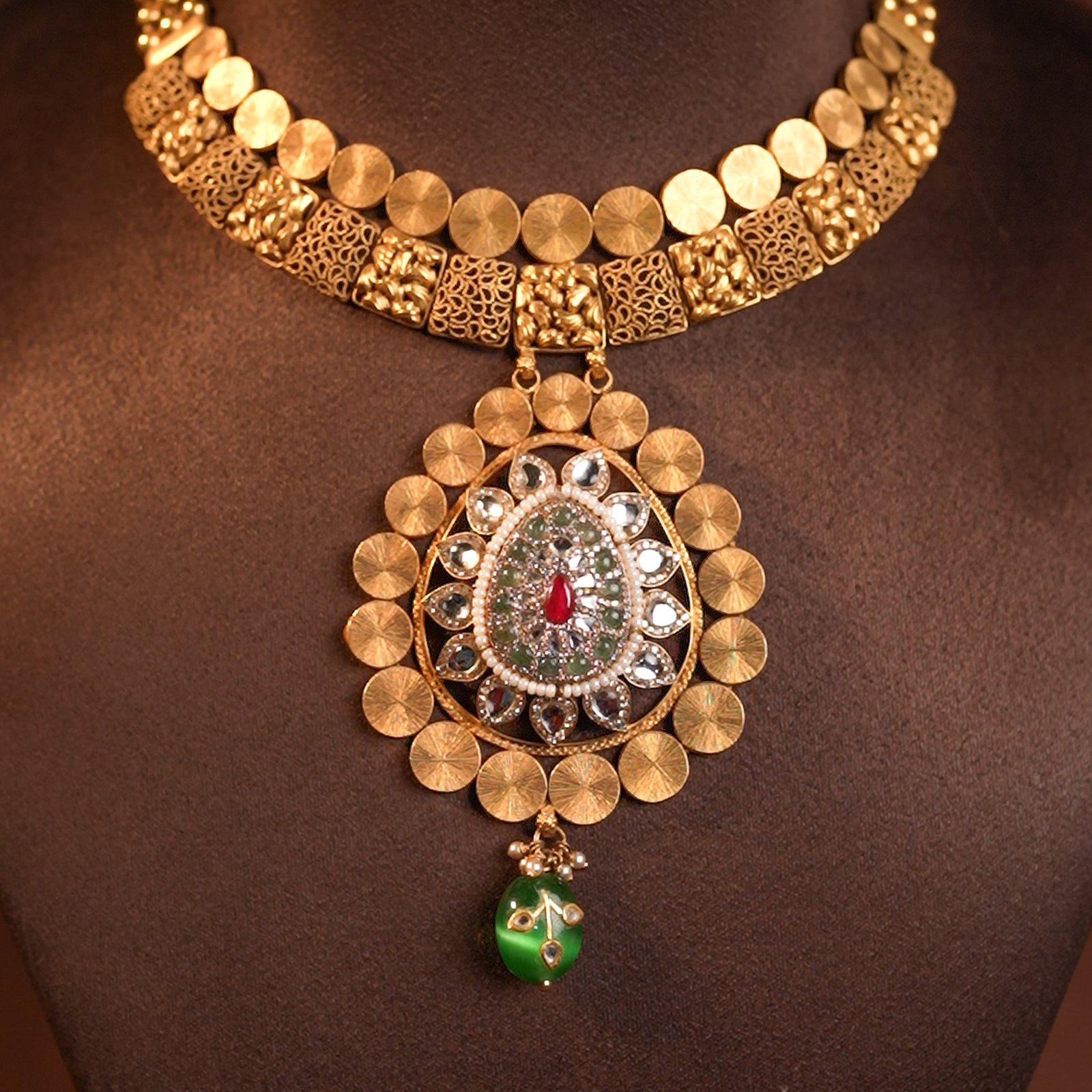 Grand Leaf Pattern Kundan Gold Necklace