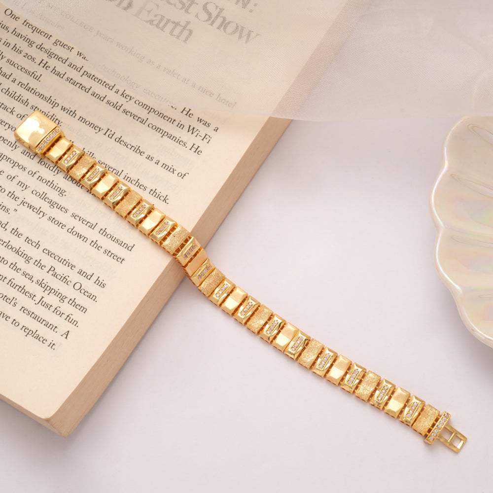 Elegant Link Pattern Golden Bracelet for Men