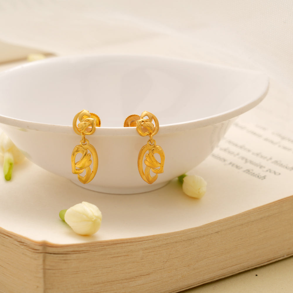 Classic Leaf Pattern Golden Earring
