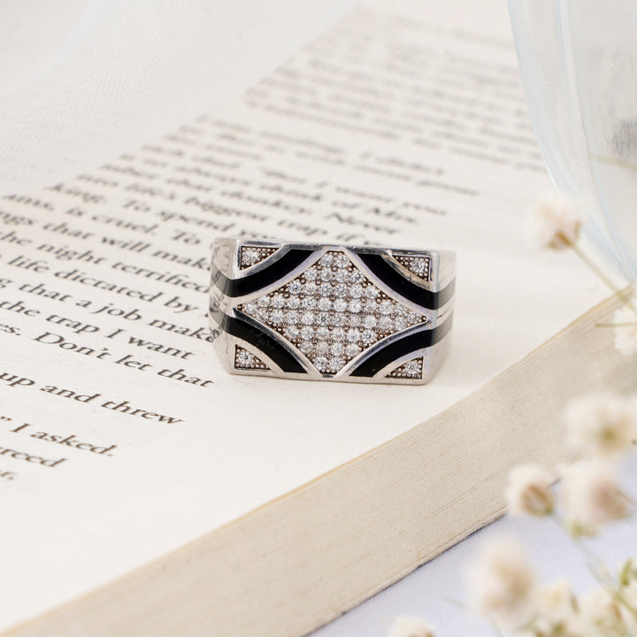 Deris Round Cut Silver Ring