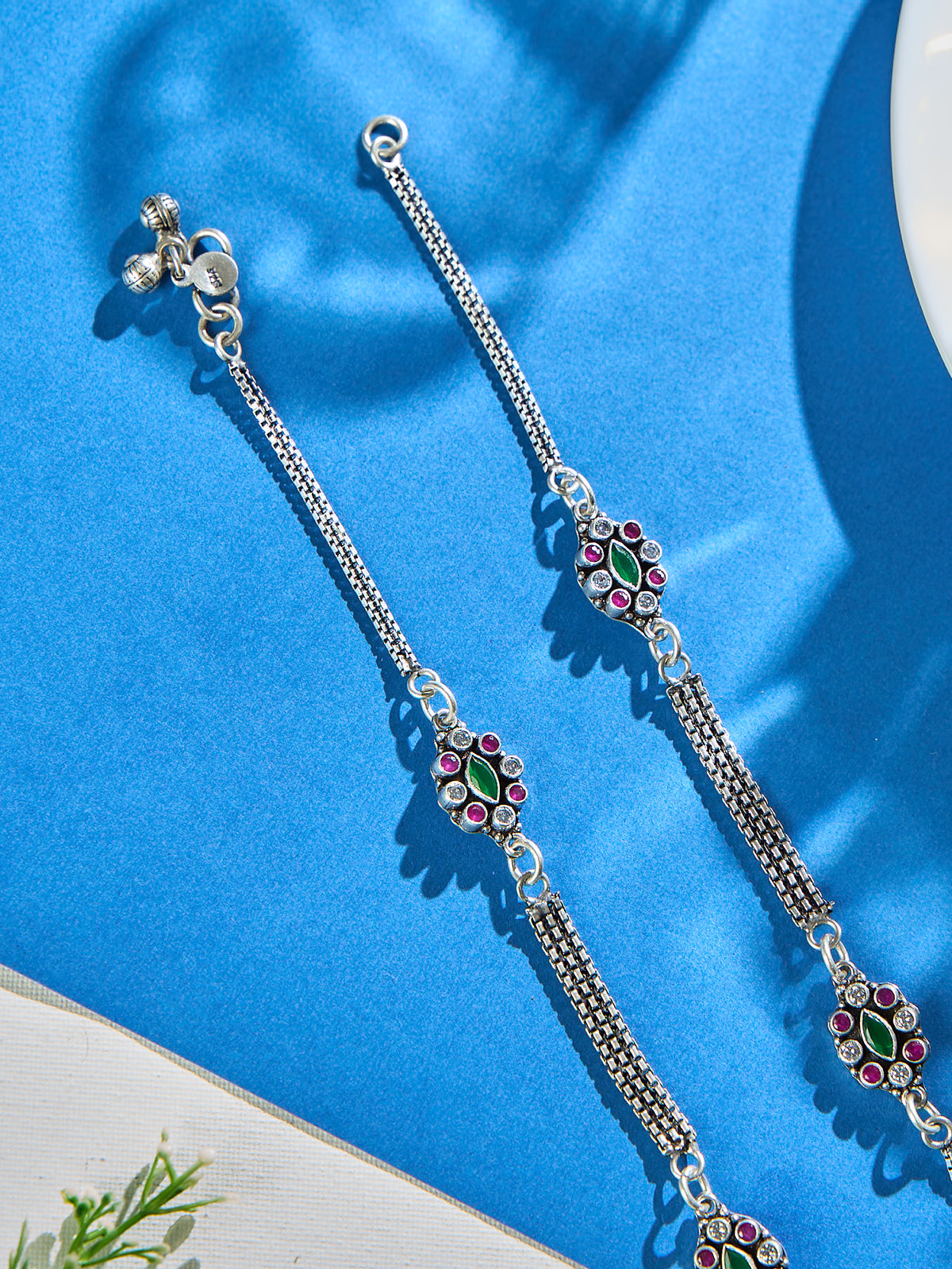 Emerald Halo Curve Antique Anklet