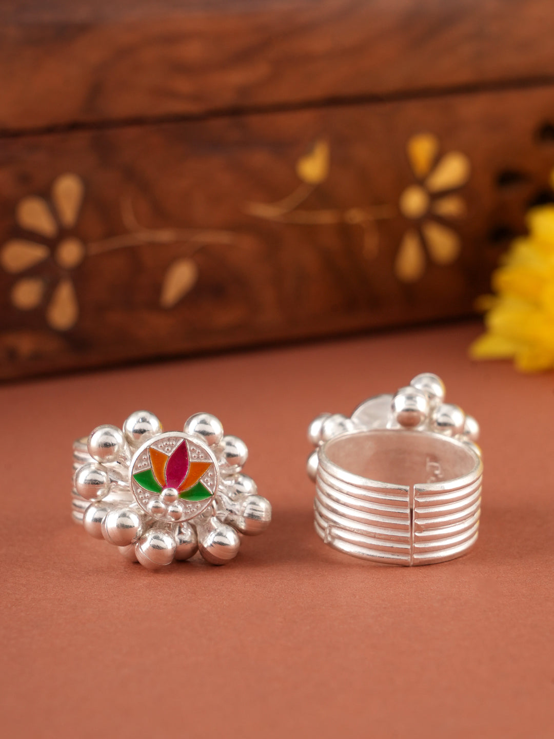 Muthu Lotus Enamel Silver Metti