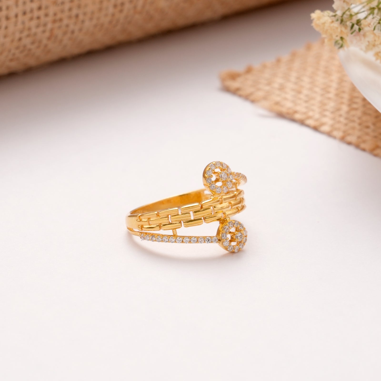 Elegant Mesh Design Golden Ring