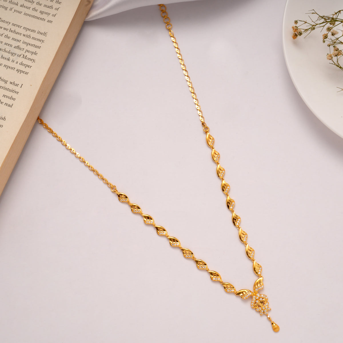 Leafy Structured Golden Necklace Set