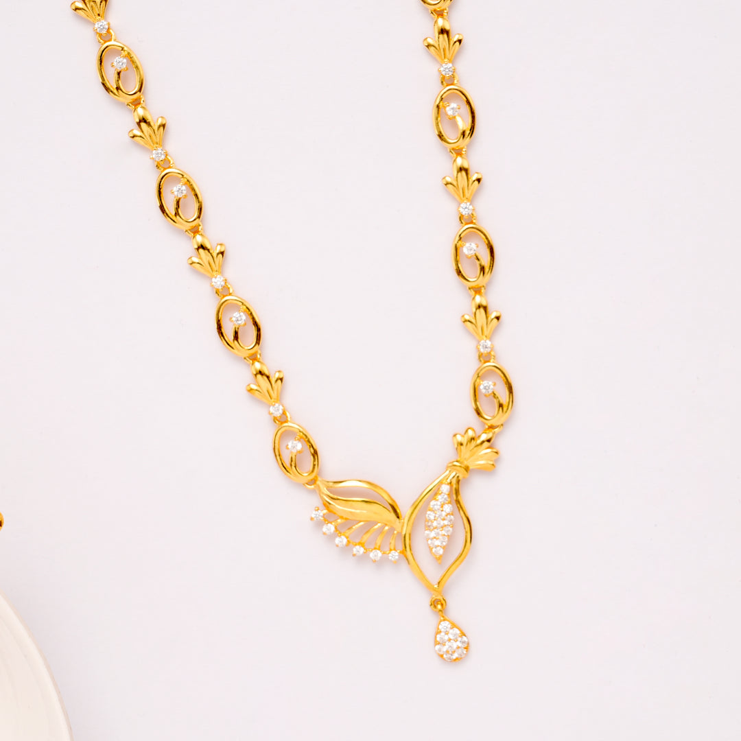 Classic Feather Pattern Golden Necklace Set