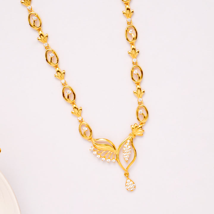 Classic Feather Pattern Golden Necklace Set