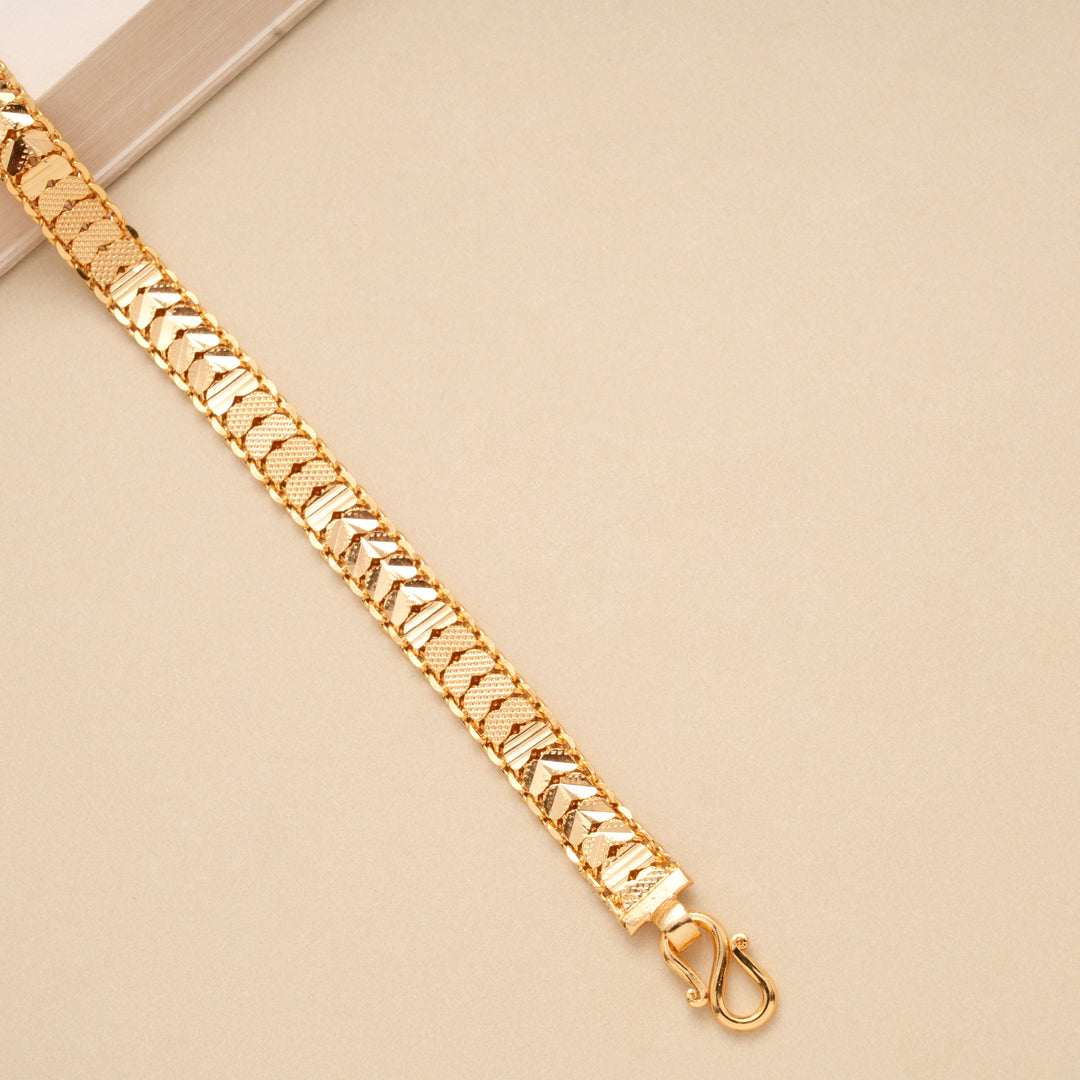 Sleek Link Design Men’s Golden Bracelet