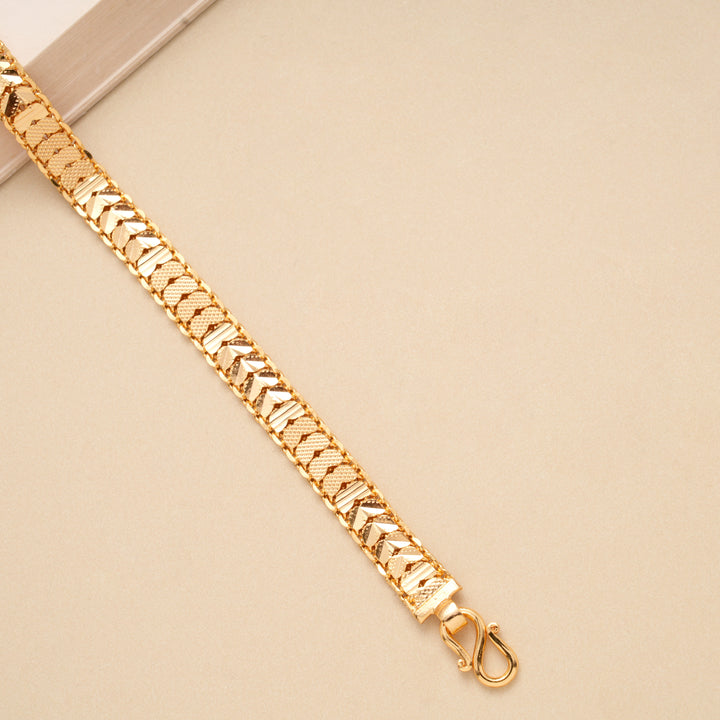 Sleek Link Design Men’s Golden Bracelet