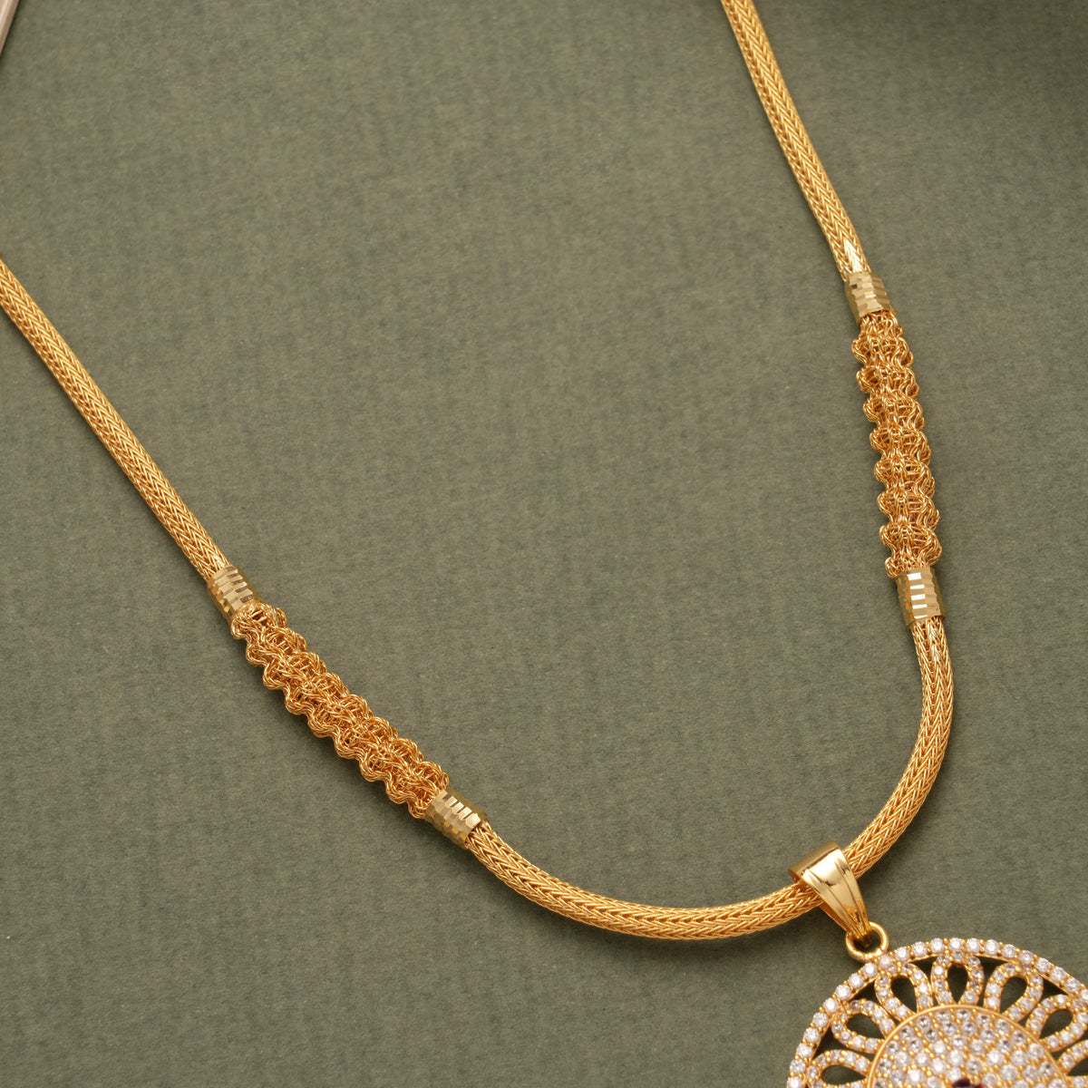 Classic Floral Circular Pendant Golden Necklace