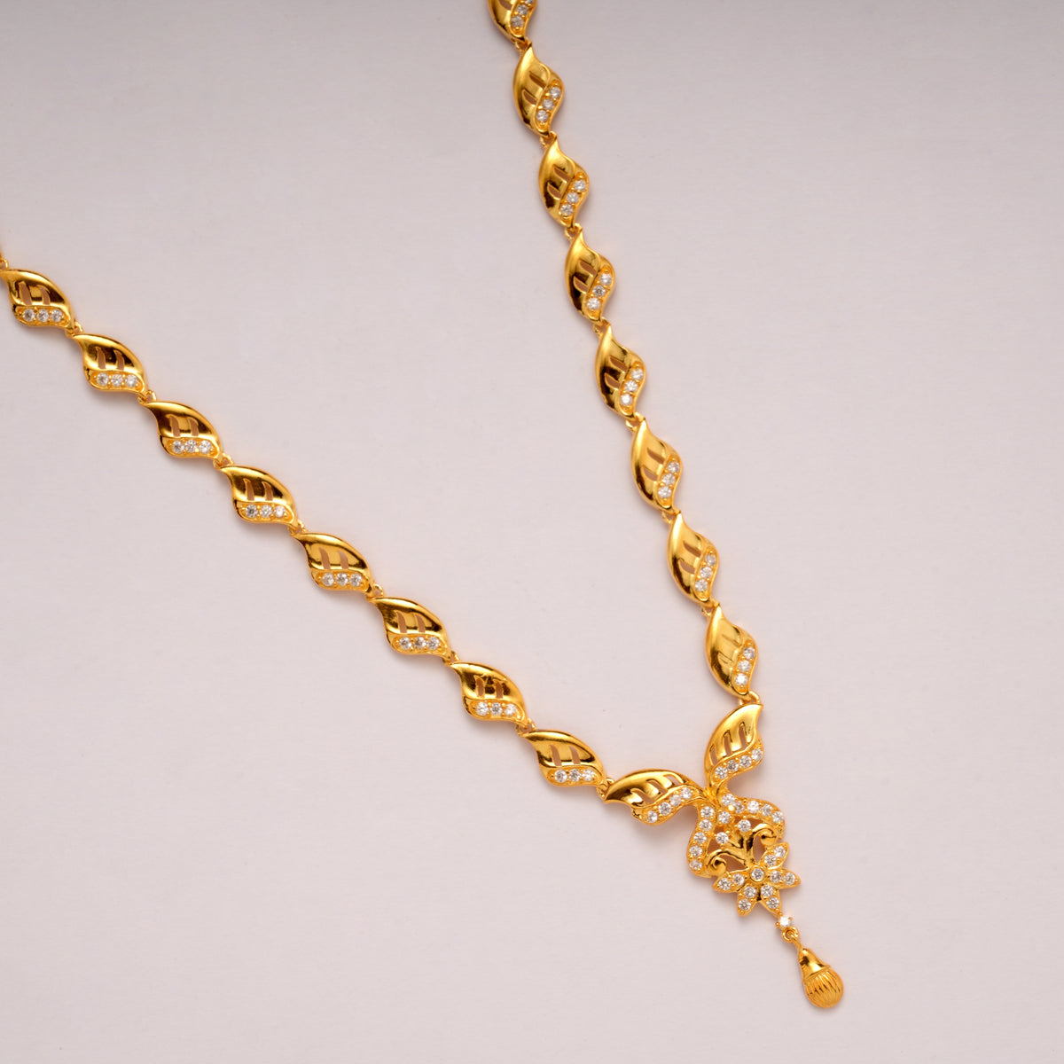 Leafy Structured Golden Necklace Set