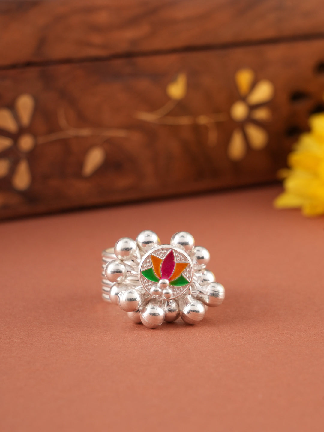 Muthu Lotus Enamel Silver Metti