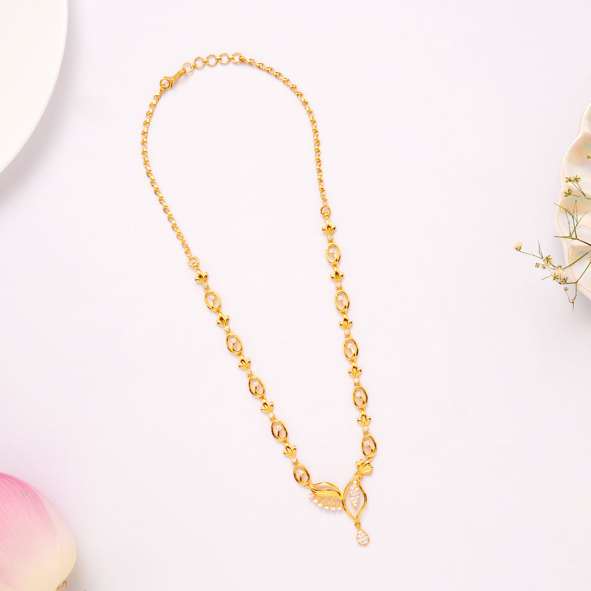 Classic Feather Pattern Golden Necklace Set