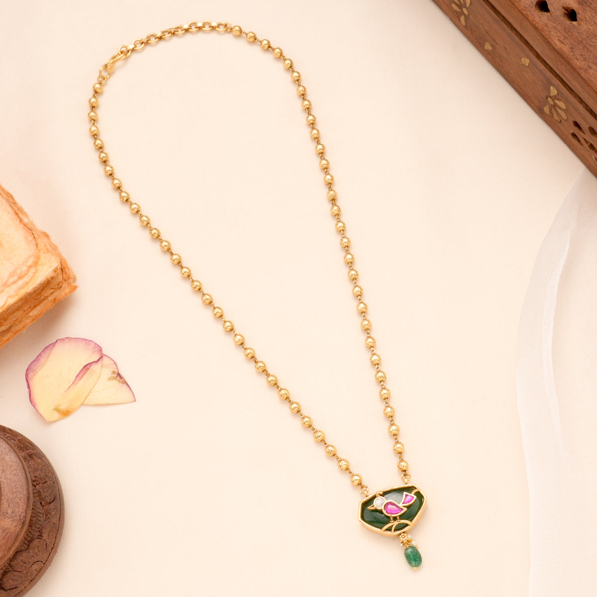 Antique Kemp Bird Pendant Golden Necklace Set