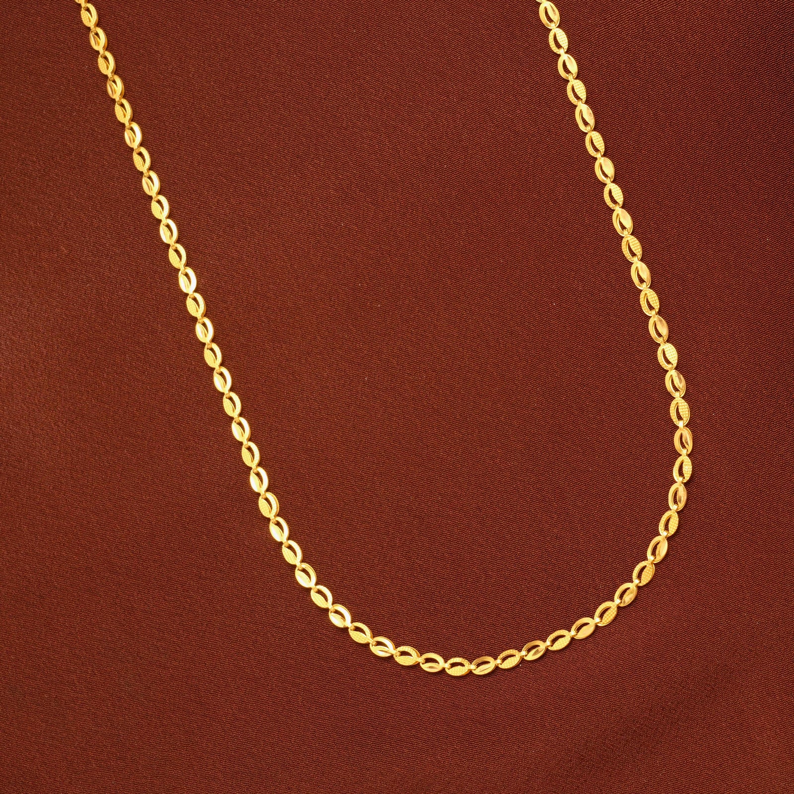 Elegant Oval Shaped Design Gold Chain