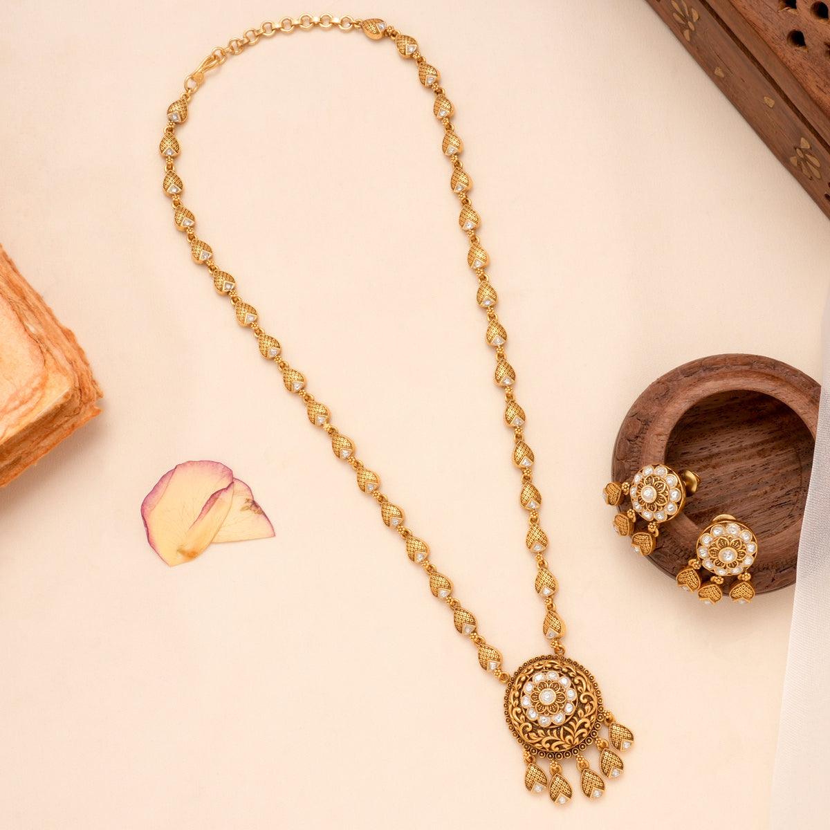 Antique Blooming Flower with Golden Drops Necklace Set