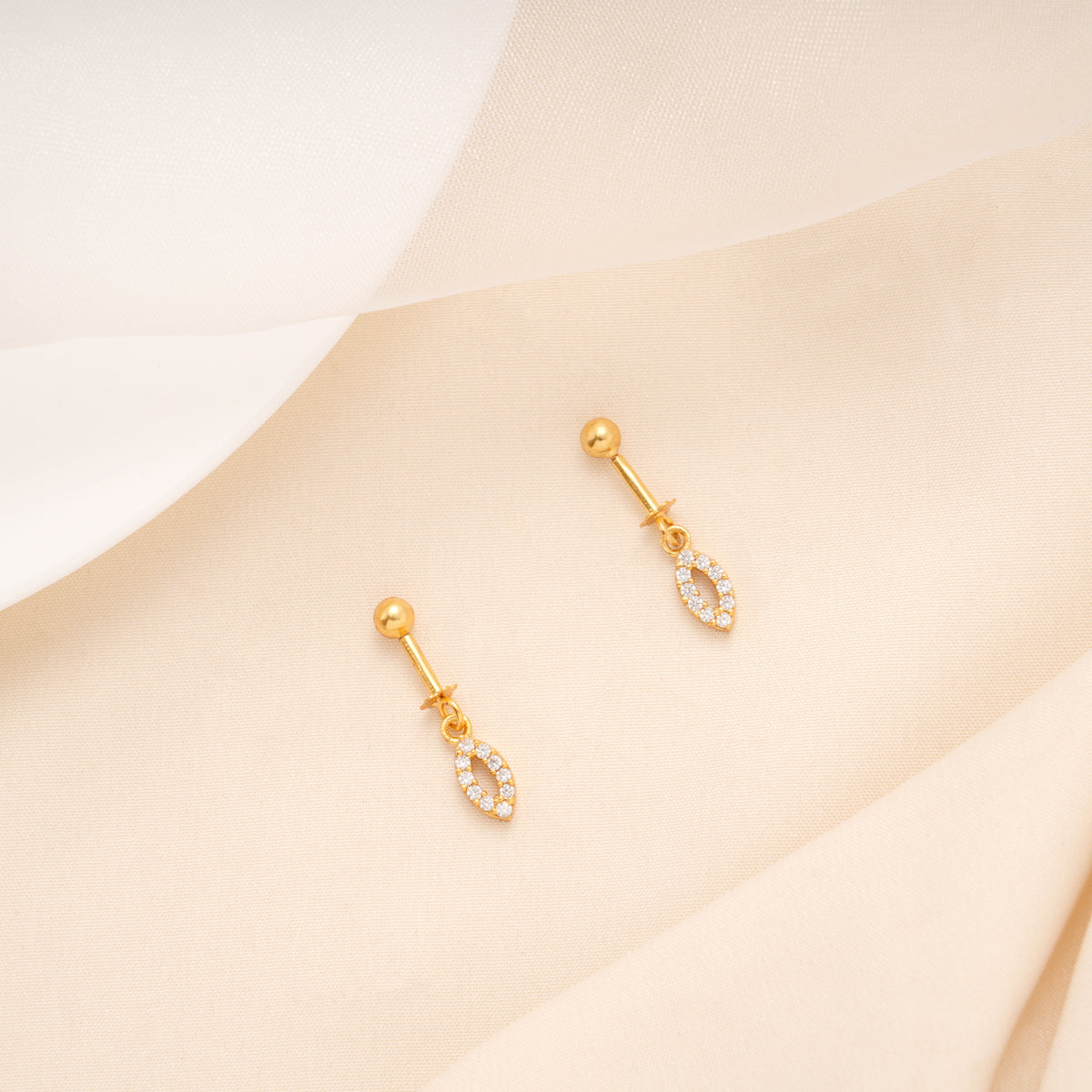 Grace Leaf Pattern with White Stone Golden Koppu