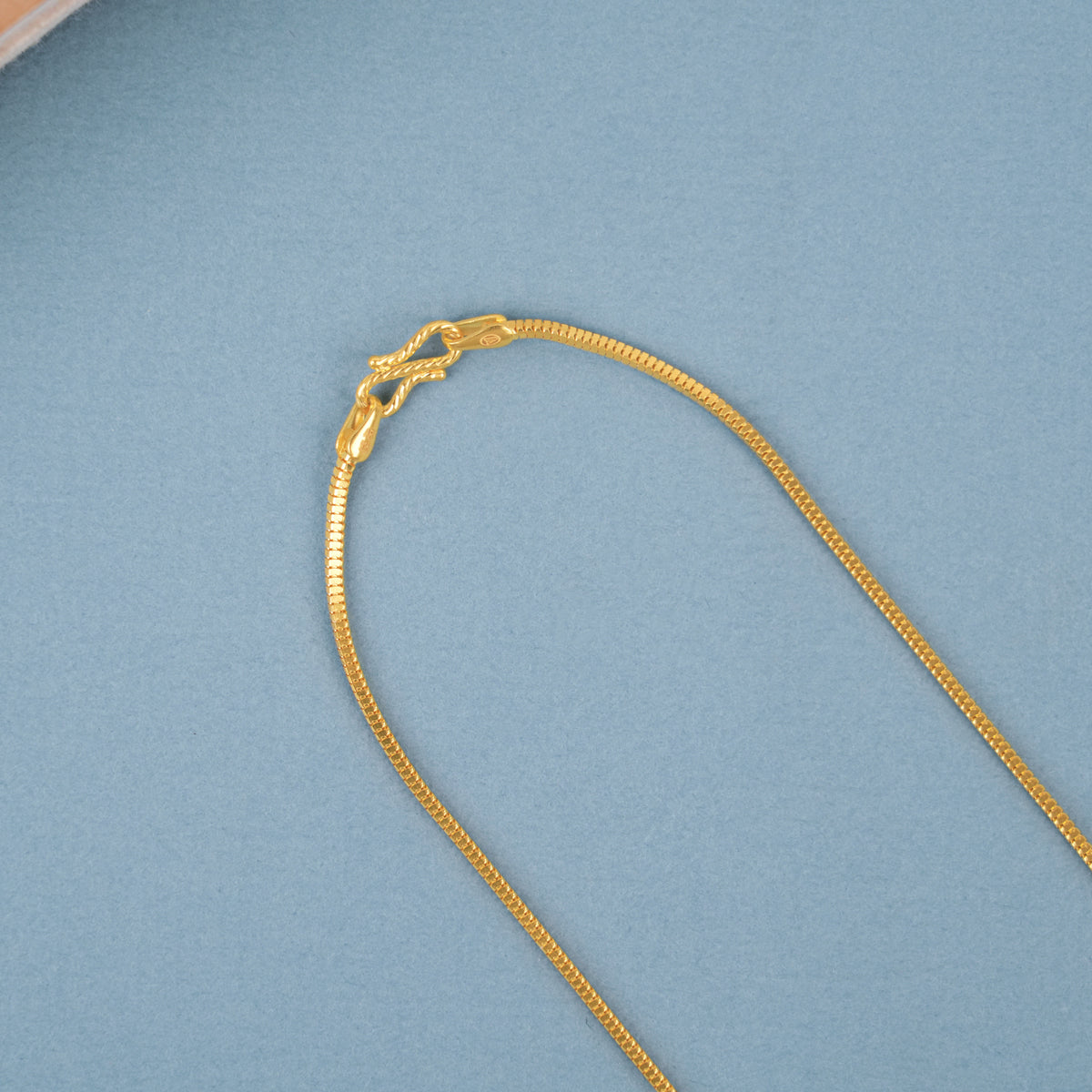 Modern Sleek Gold Chain